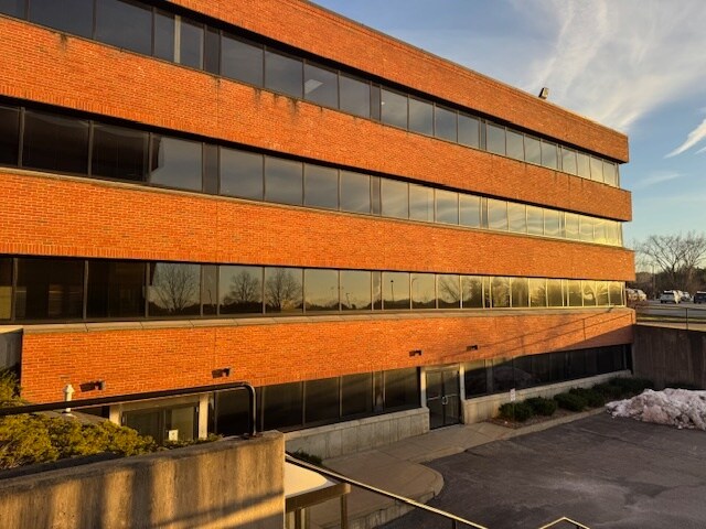 More Photos Of 300 Interstate Corporate Cent, Williston Office For Lease