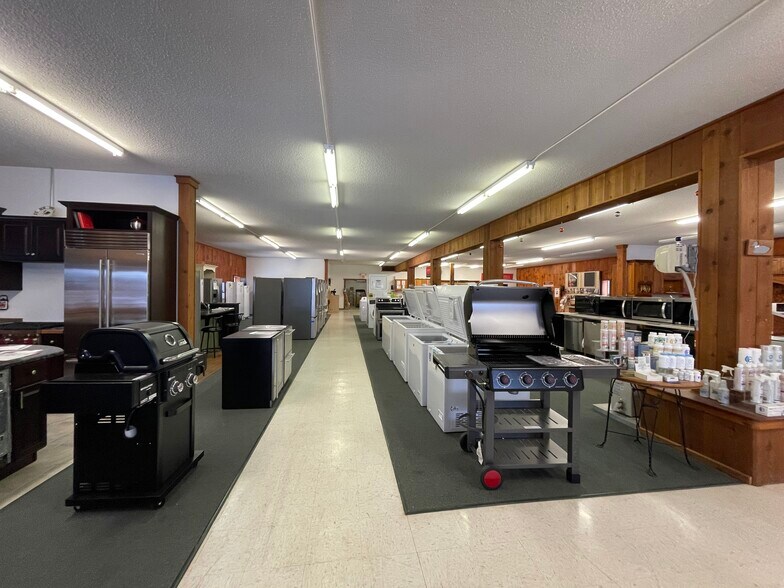 More Photos Of 16288 W Stress Rd, Hayward Showroom For Sale