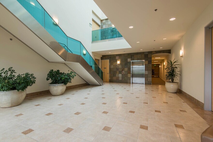 More Photos Of 29209 Canwood St, Agoura Hills Office For Sale