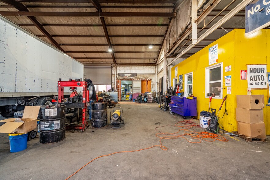 More Photos Of 305 W Simonds Rd, Seagoville Service For Lease