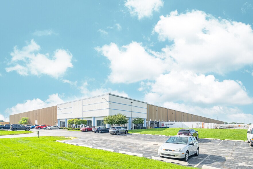 More Photos Of 475 Superior Ave, Munster Warehouse For Lease