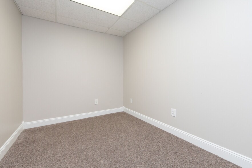 More Photos Of 555 Andorra Glen Ct, Lafayette Hill Apartments For Lease