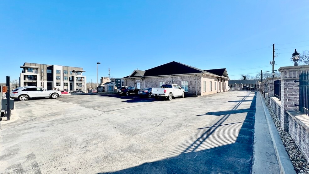 More Photos Of 535 Queen City Pky, Gainesville Office For Lease