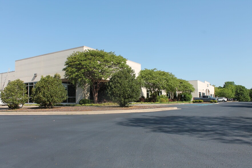 More Photos Of 100 Quality Cir NW, Huntsville Office For Lease