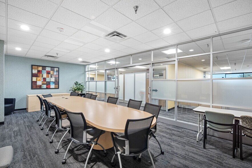More Photos Of 6801 E Hillsborough Ave, Tampa Office Residential For Lease