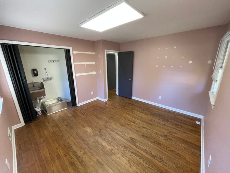 More Photos Of 710 Gaines School Rd, Athens General Retail For Sale