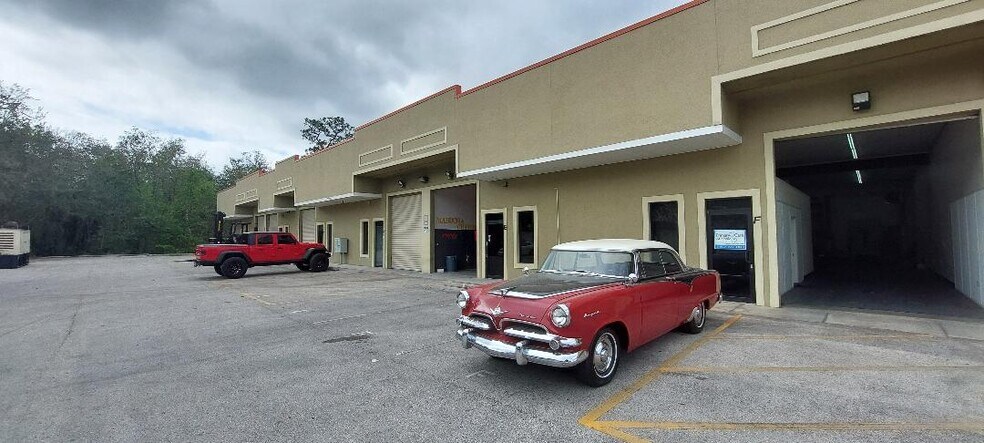 More Photos Of 1417 Hamlin Ave, Saint Cloud Warehouse For Lease