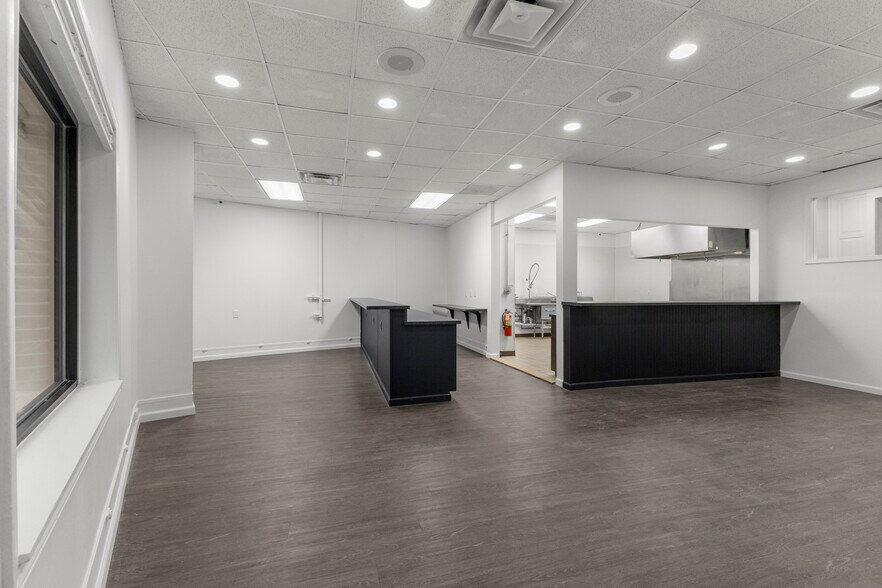 More Photos Of 2919 First St, Wyandotte General Retail For Lease