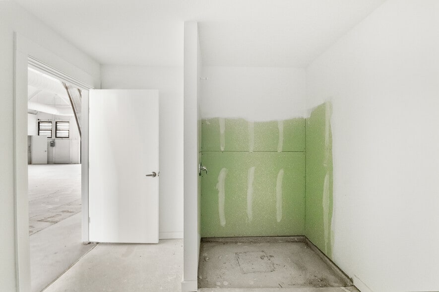 More Photos Of 322 Lucas St, San Antonio Auto Repair For Lease