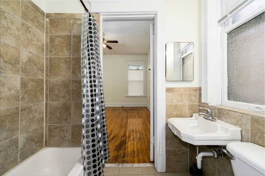More Photos Of 4374-4382 W Pine Blvd, Saint Louis Office For Sale