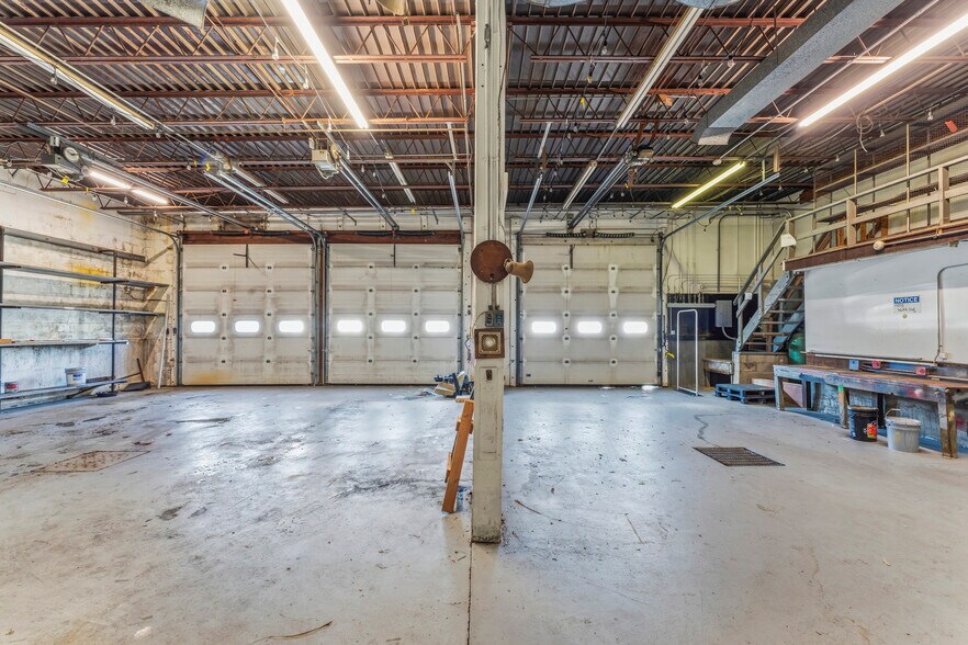 More Photos Of 13 Fort Hill Rd, Groton Storefront Retail Residential For Sale