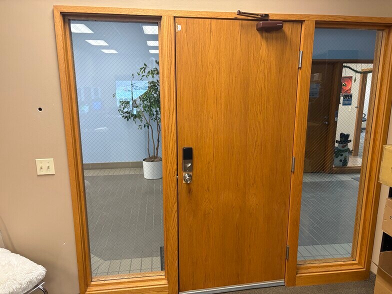 More Photos Of 29 S Lake St, Big Lake Office For Lease