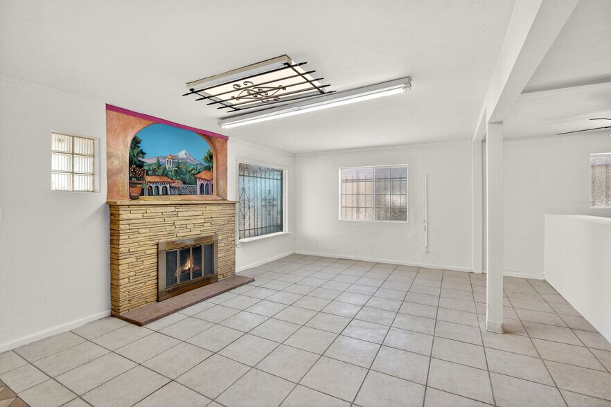 More Photos Of 4401 N 16th St, Phoenix Freestanding For Lease