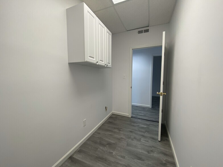 More Photos Of 4171-4193 Crescent Dr, Saint Louis Medical For Sale