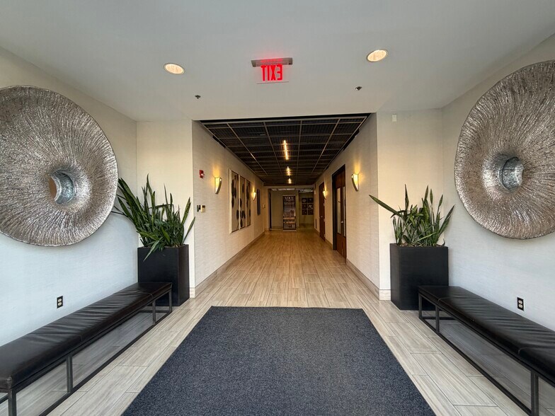 More Photos Of 1720 W End Ave, Nashville Office For Lease