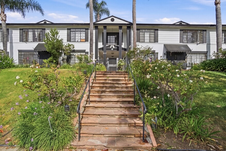 More Photos Of 817 S Windsor Blvd, Los Angeles Apartments For Sale