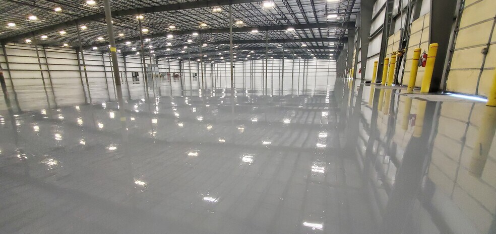 More Photos Of 370 High Rail Way, Bowling Green Warehouse For Lease