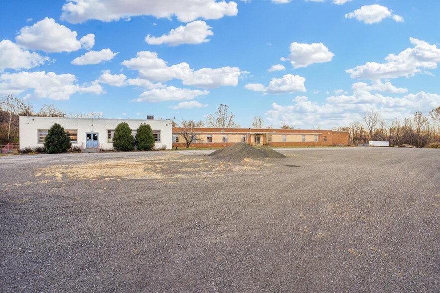 More Photos Of 113 Aileen Rd, Flint Hill Warehouse For Sale