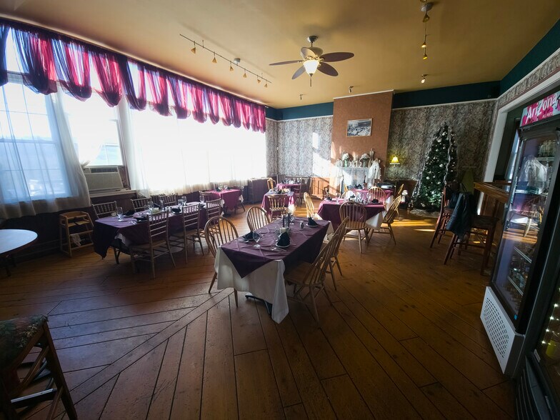 More Photos Of 15 Berkley Rd, Barnesville Restaurant For Sale