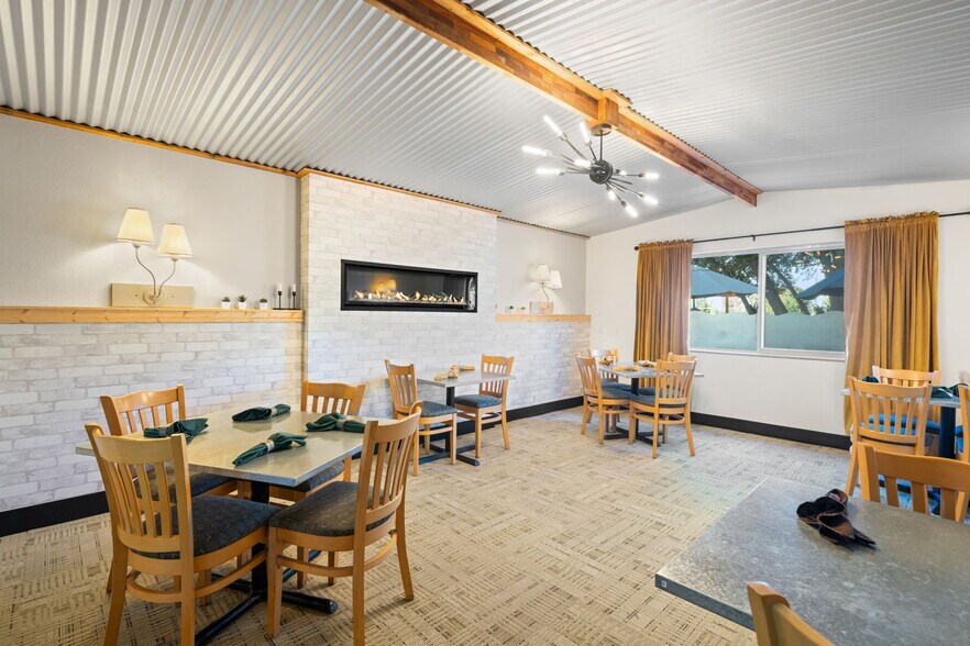 More Photos Of 101 Provence View Ln, Sequim Restaurant For Sale