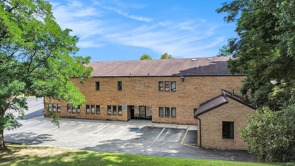 More Photos Of 425 N Park Blvd, Lake Orion Medical For Sale