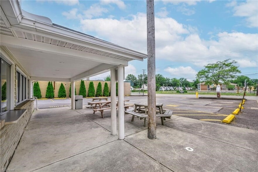 More Photos Of 499 E 260th St, Euclid Specialty For Sale