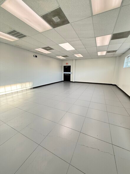 More Photos Of 2910 Antoine Dr, Houston Unknown For Lease