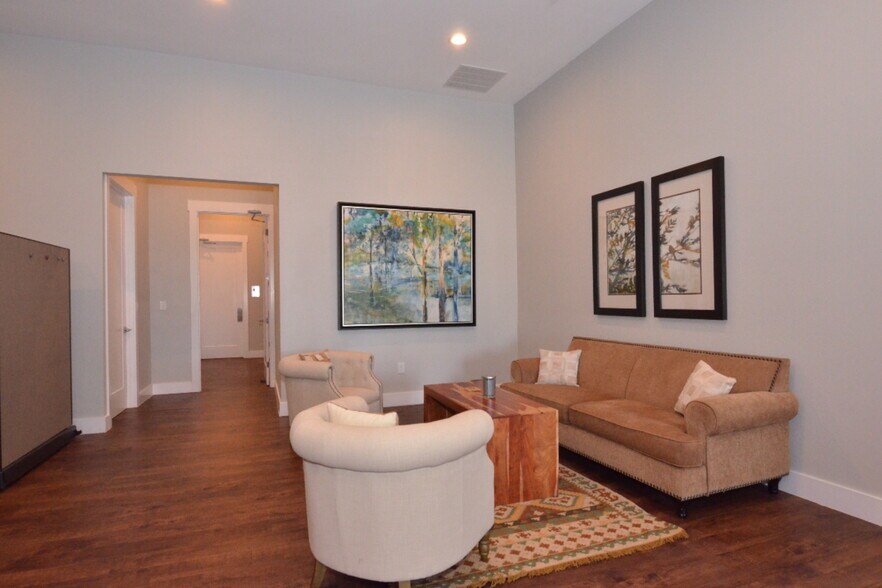 More Photos Of 2440 US 290, Dripping Springs Storefront Retail Office For Lease