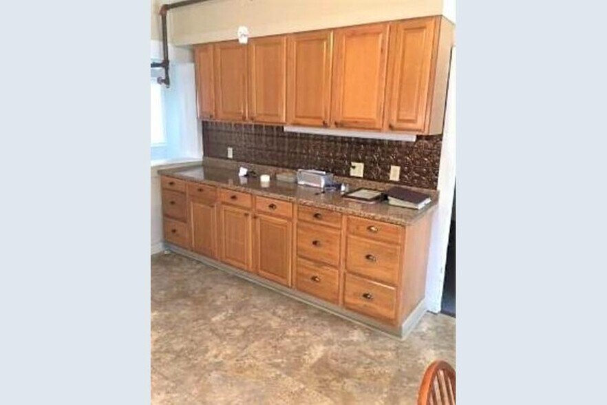 More Photos Of 16 N Main St, London Office For Lease