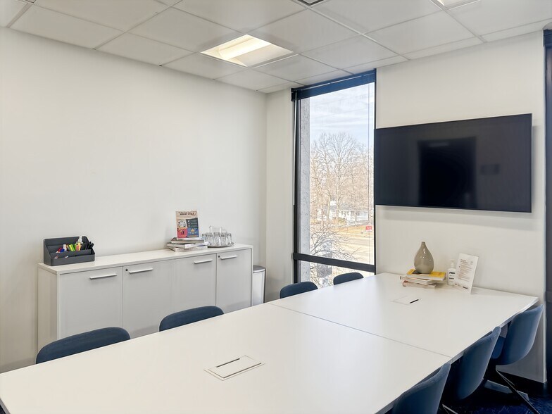 More Photos Of 3901 W 86th St, Indianapolis Coworking Space