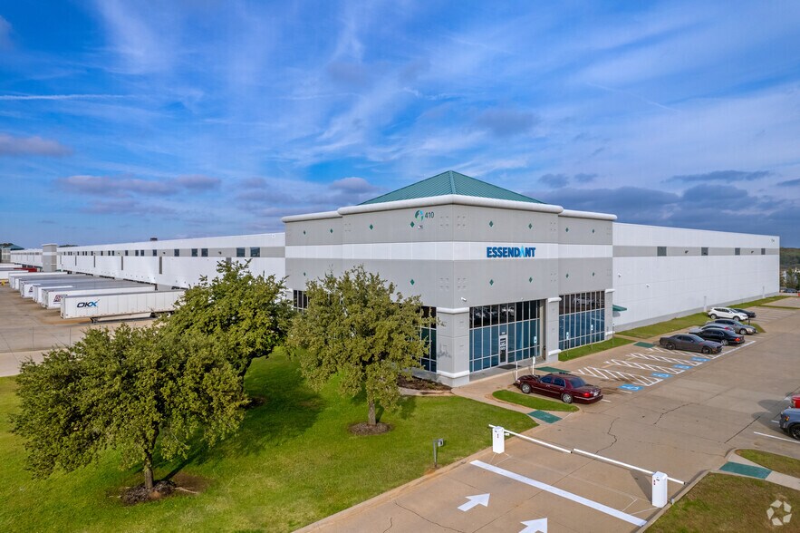 More Photos Of 410 W Trinity Blvd, Grand Prairie Warehouse For Lease