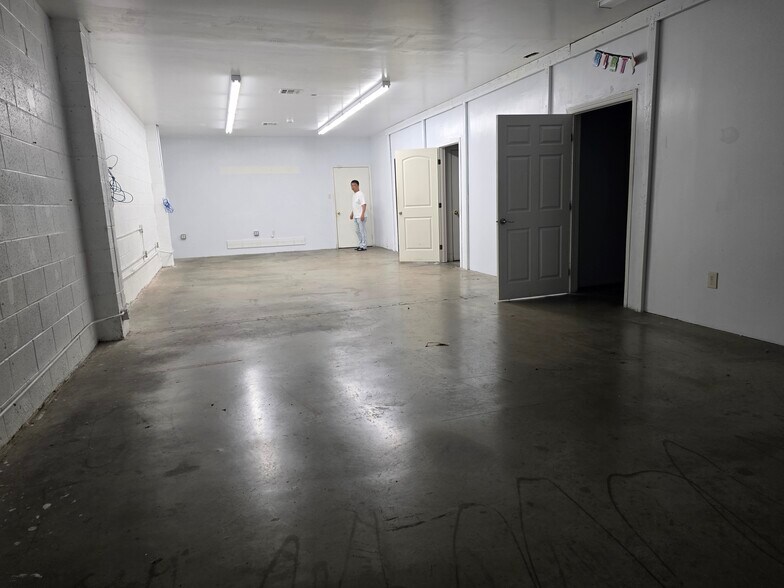 More Photos Of 341 W 31st St, Los Angeles Warehouse For Sale