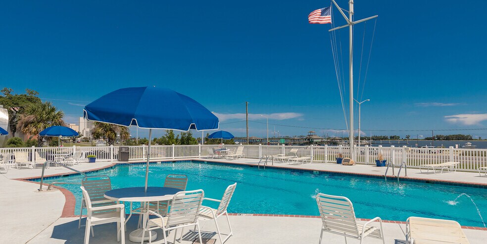 More Photos Of 408 Beach Blvd, Biloxi Freestanding For Sale