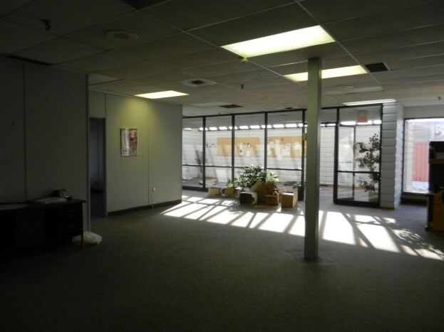 More Photos Of 6 Baker Rd, Brampton Warehouse For Lease