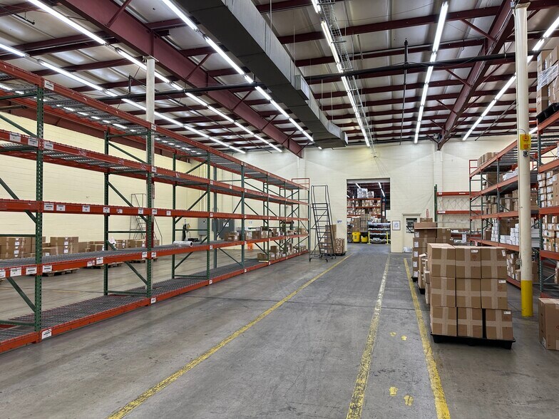 More Photos Of 3734 International Blvd, Brownsville Distribution For Lease