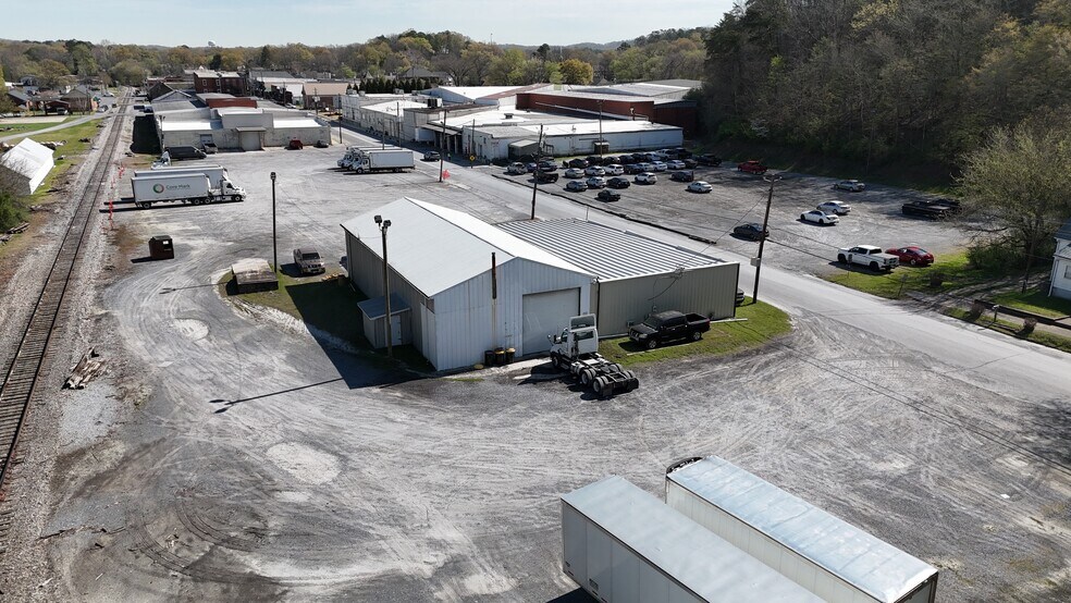More Photos Of 303 S Marble St, Rockmart Warehouse For Lease