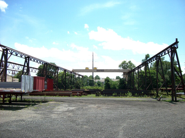 More Photos Of 9129 Euclid Ave, Manassas Warehouse For Lease