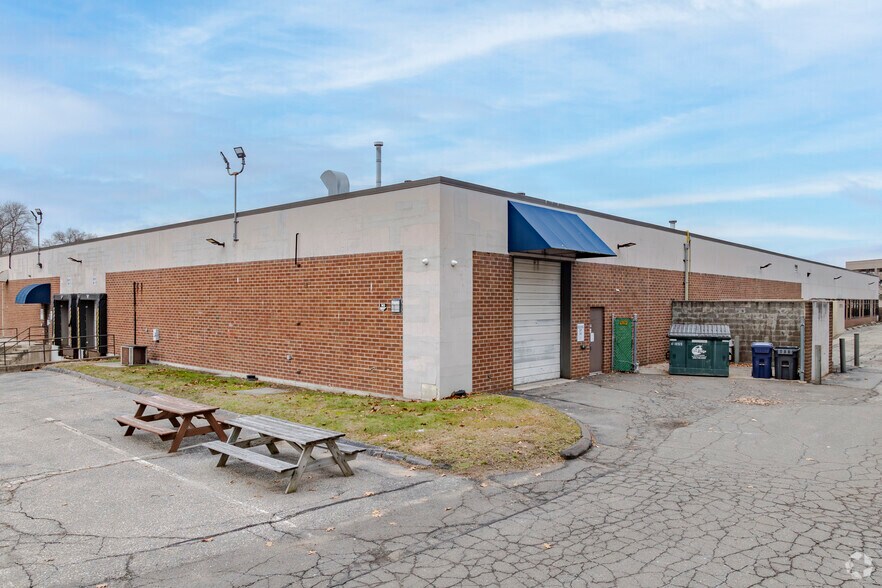 More Photos Of 14-20 Progress Dr, Shelton Office For Lease