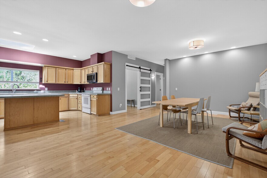 More Photos Of 5714 Crooked Finger Rd NE, Scotts Mills Self Storage For Sale