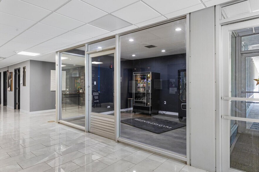 More Photos Of 704 N Main St, Tuscola Office Residential For Lease