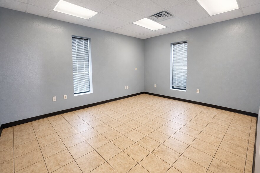 More Photos Of 7416 NW 84th St, Oklahoma City Manufacturing For Lease