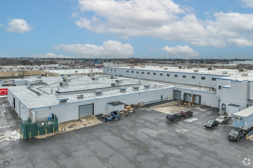 More Photos Of 600 W John St, Hicksville Warehouse For Lease