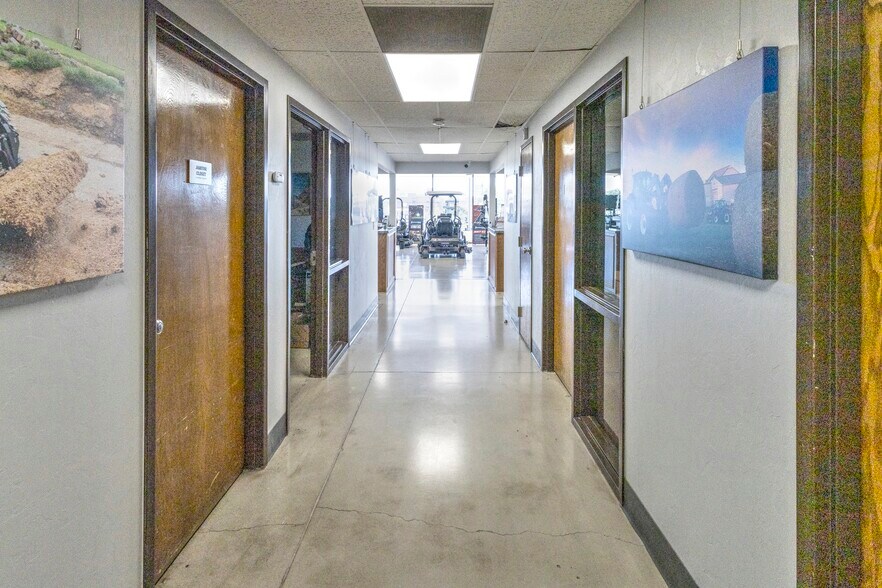 More Photos Of 1909 N Highway 81, Duncan Auto Dealership For Sale