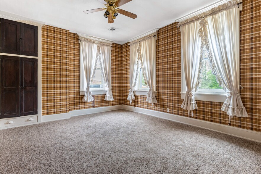 More Photos Of 405 E Spring St, Saint Marys Office Residential For Sale