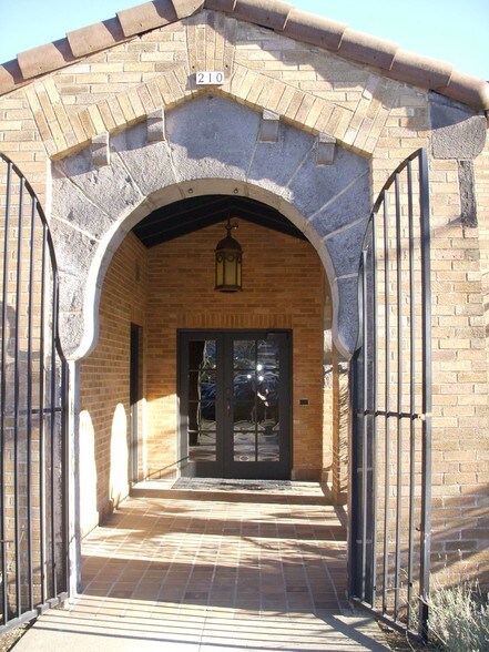 More Photos Of 210 NW 17th Ave, Portland Office For Lease