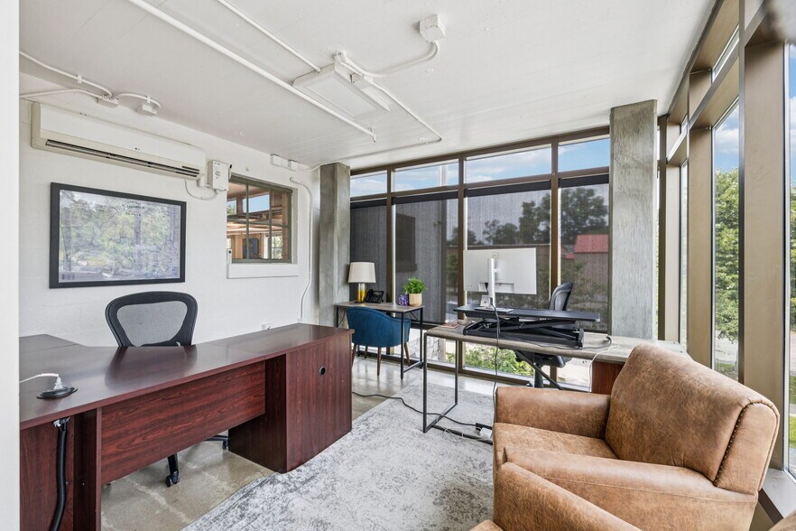 More Photos Of 112 Bridge St, Franklin Office For Sale