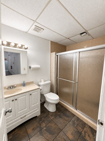 More Photos Of 1101-1111 Old Griffin Rd, Dania Distribution For Lease
