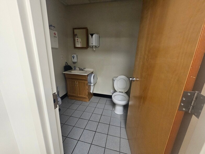 More Photos Of 125 S Wellwood Ave, Lindenhurst Office For Lease