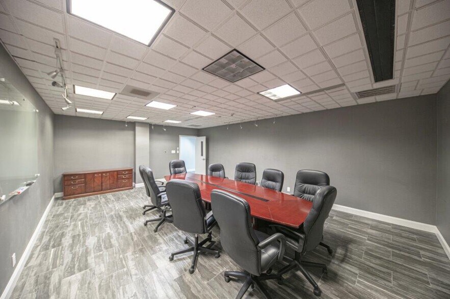 More Photos Of 125 W Missouri Ave, Midland Office For Lease