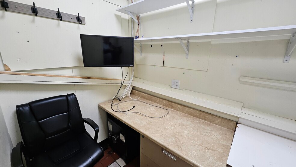 More Photos Of 325 E Main St, Milton Fast Food For Lease